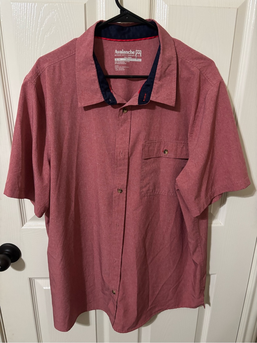 Avalanche Men's Short-Sleeve Button-Down Shirt in heather red